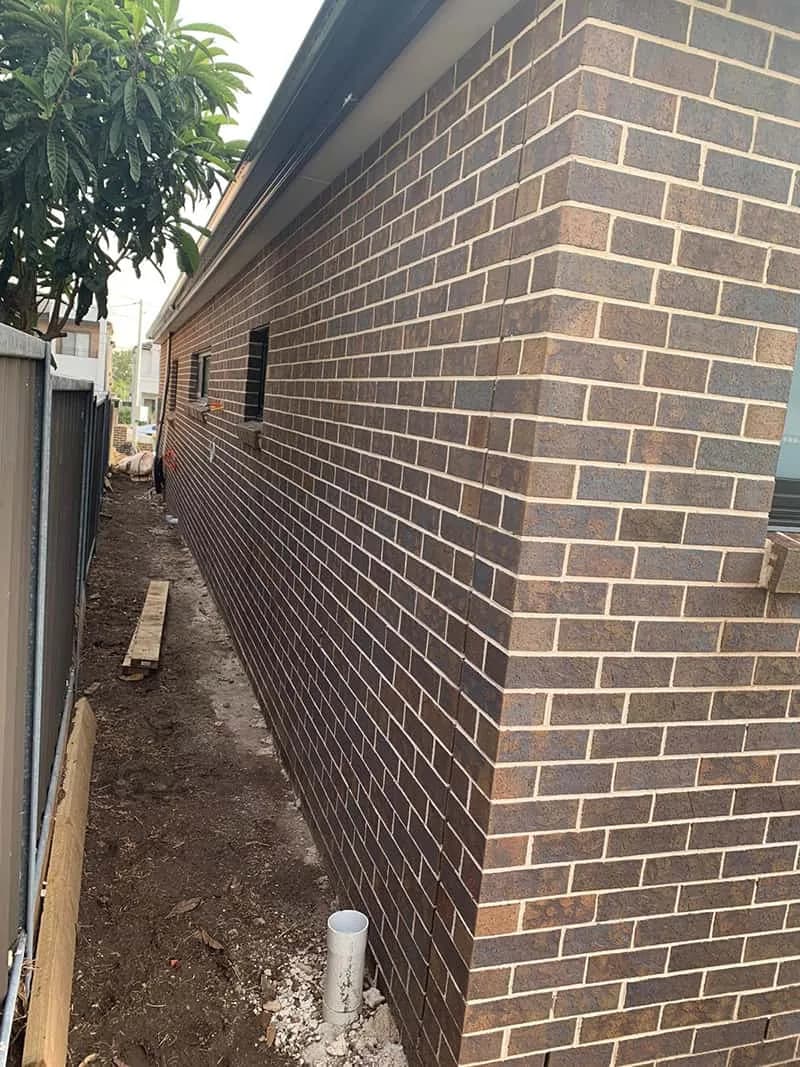 Face brickwork showing a window opening, corner bonding and mortar joints